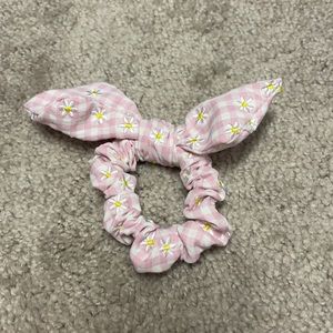 Stoney Clover scrunchie